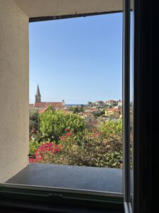 Genieße den Sommer, gehe raus, verbringe Zeit mit dir. Esse Eis, lies ein gutes Buch, mehr braucht es manchmal nicht :)